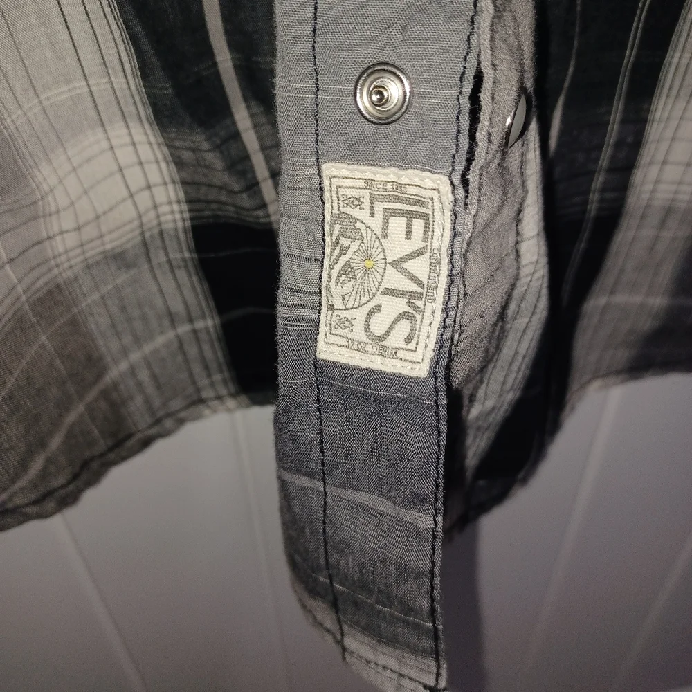 LEVIS PEARL SNAP‎ BUTTON SHIRT